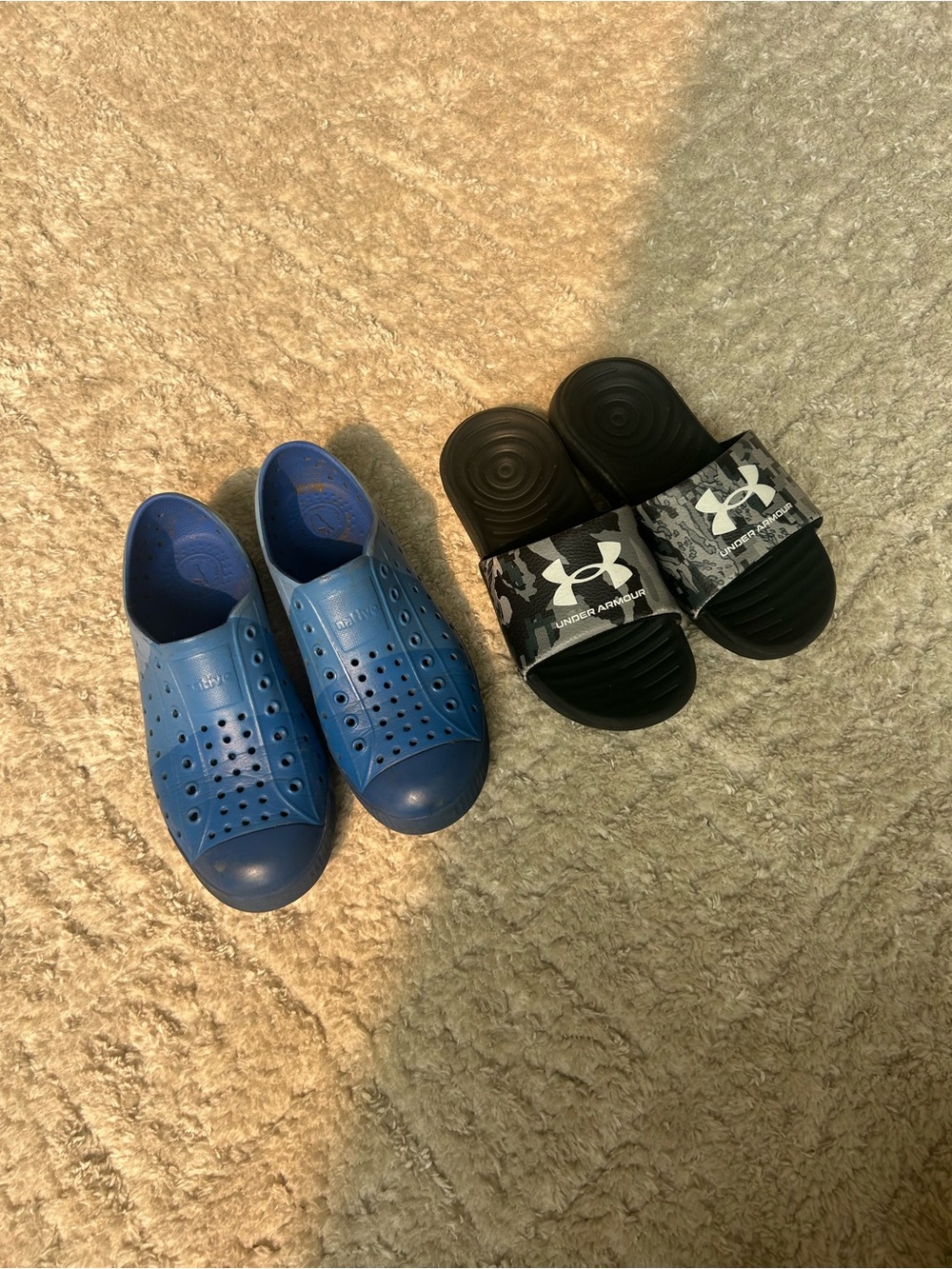 Boys shoes sandals native under Armour slide on water size 1 & 2 blue black gray